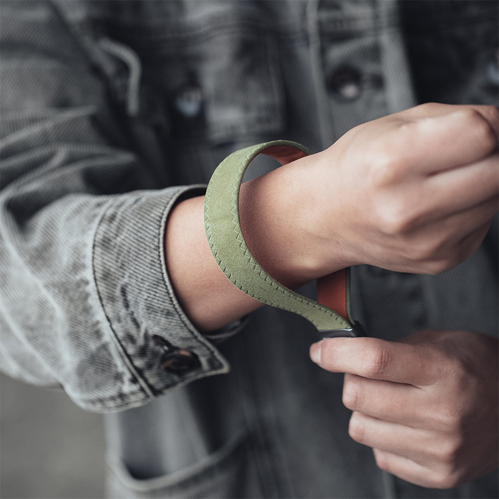 Camera Wrist Straps: Open design for easy hand wearing