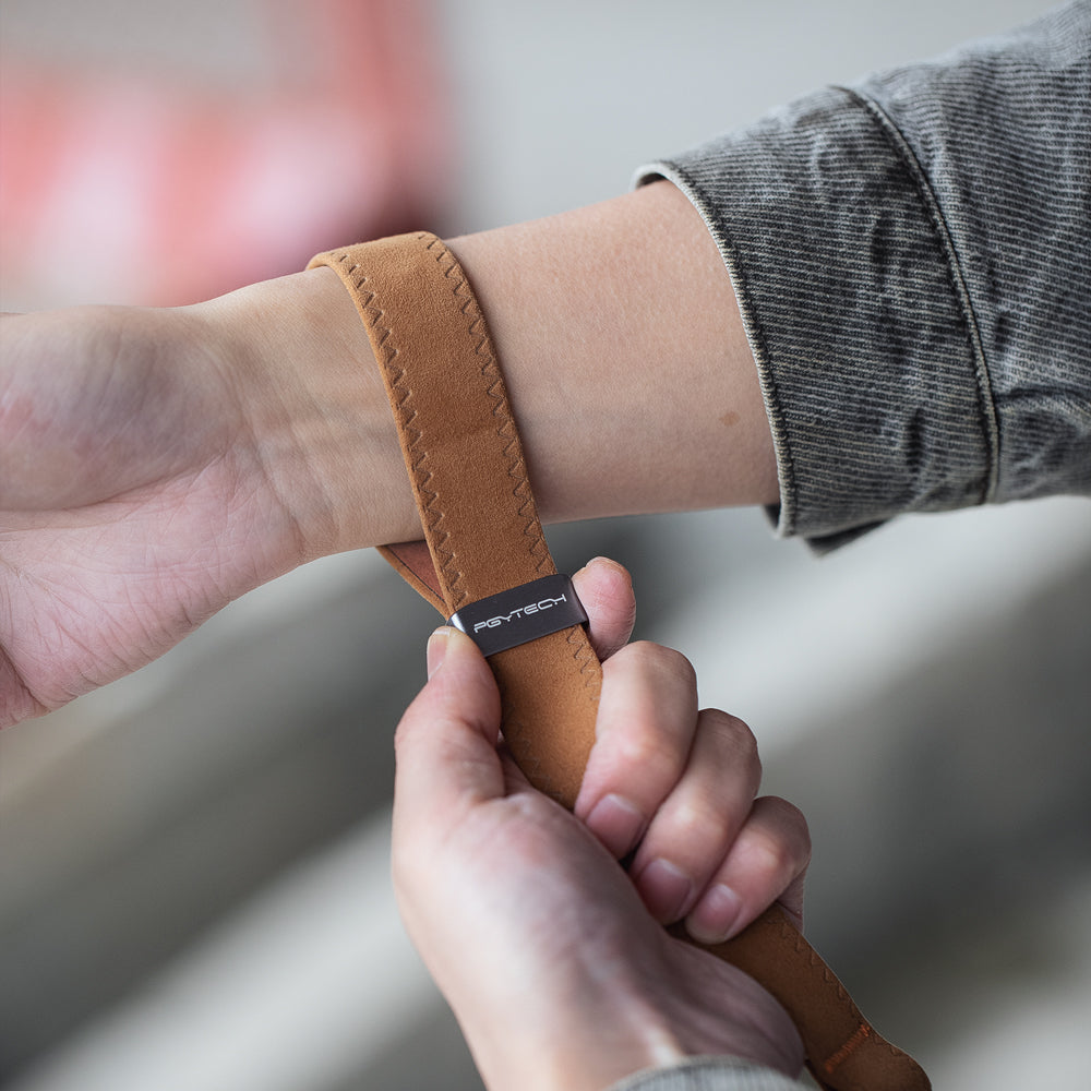 Camera Wrist Straps: One-hand adjustable alloy buckle
