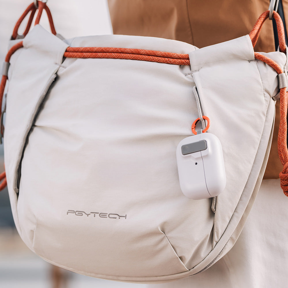 You can deck out your OneGo Rope Strap Bag with bag charms using 6 handy front attachment points.