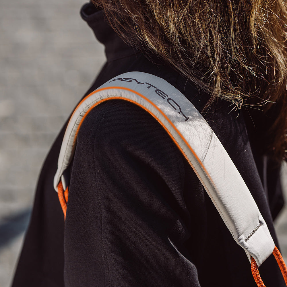 The wide, thick shouldler pad of the OneGo Rope Strap Bag offer you long lasting comfort.