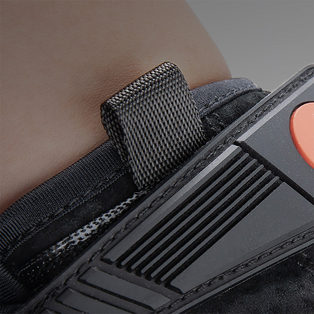 The Photography Gloves (Fingerless)​ come with a practical wrist nylon webbing loop​ that makes them effortless to wear, hang, and store​ when not in use.
