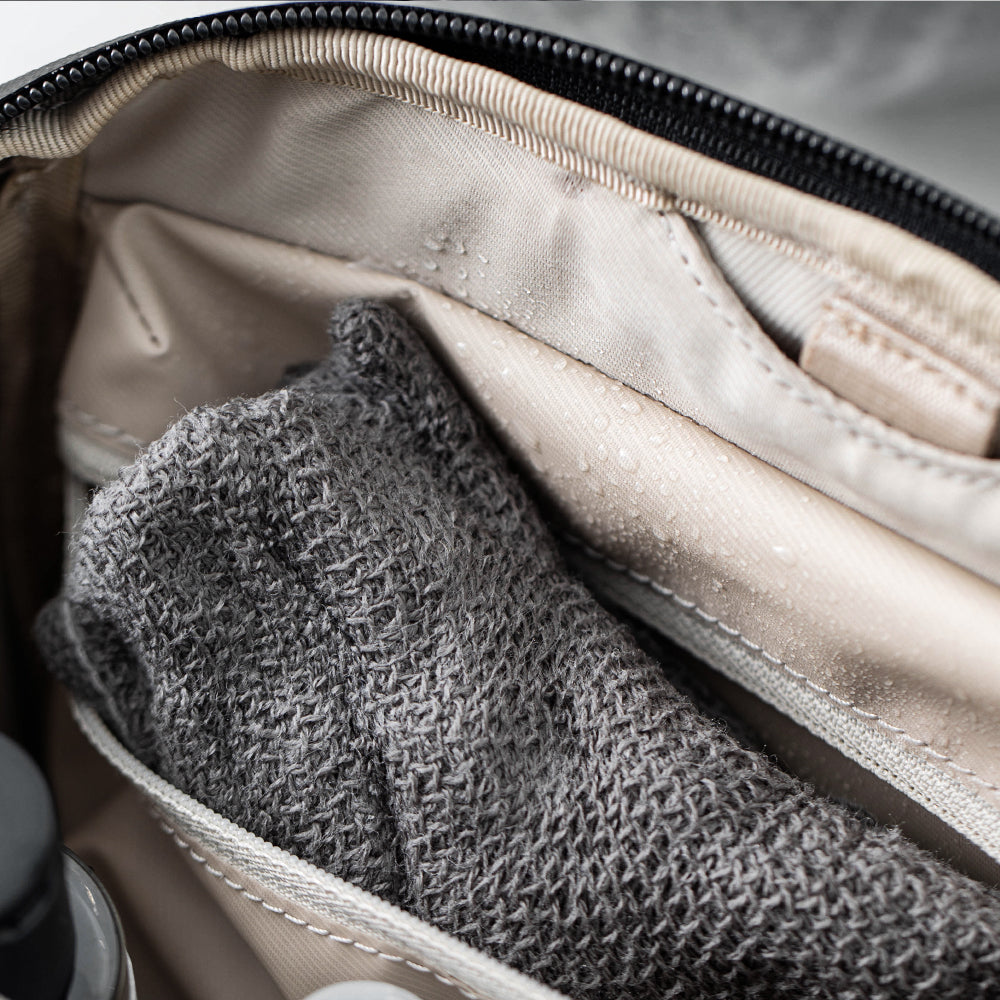 Wash Pouch Splash-proof surface lining wipe-clean, water-resistant